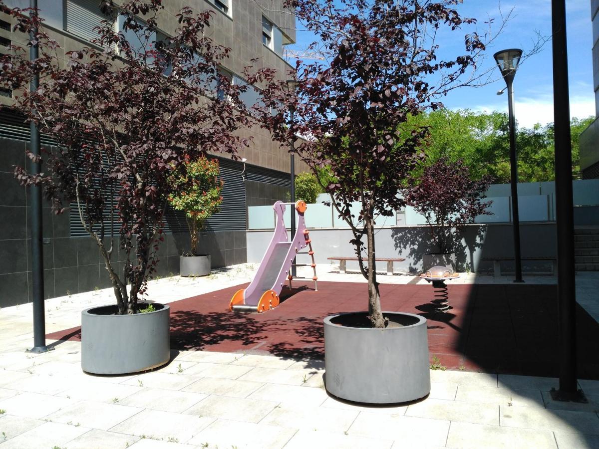 Stylish Flat, 2 Bathrooms And Swimming Pool, Next To The Beach! Sant Adrià de Besòs Exterior foto